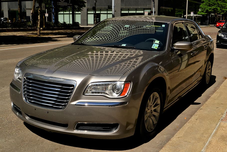 Chrysler 300, Sedan, Hemi, V8, Engine, New, Parked, - Chrysler 300 - HD Wallpaper 