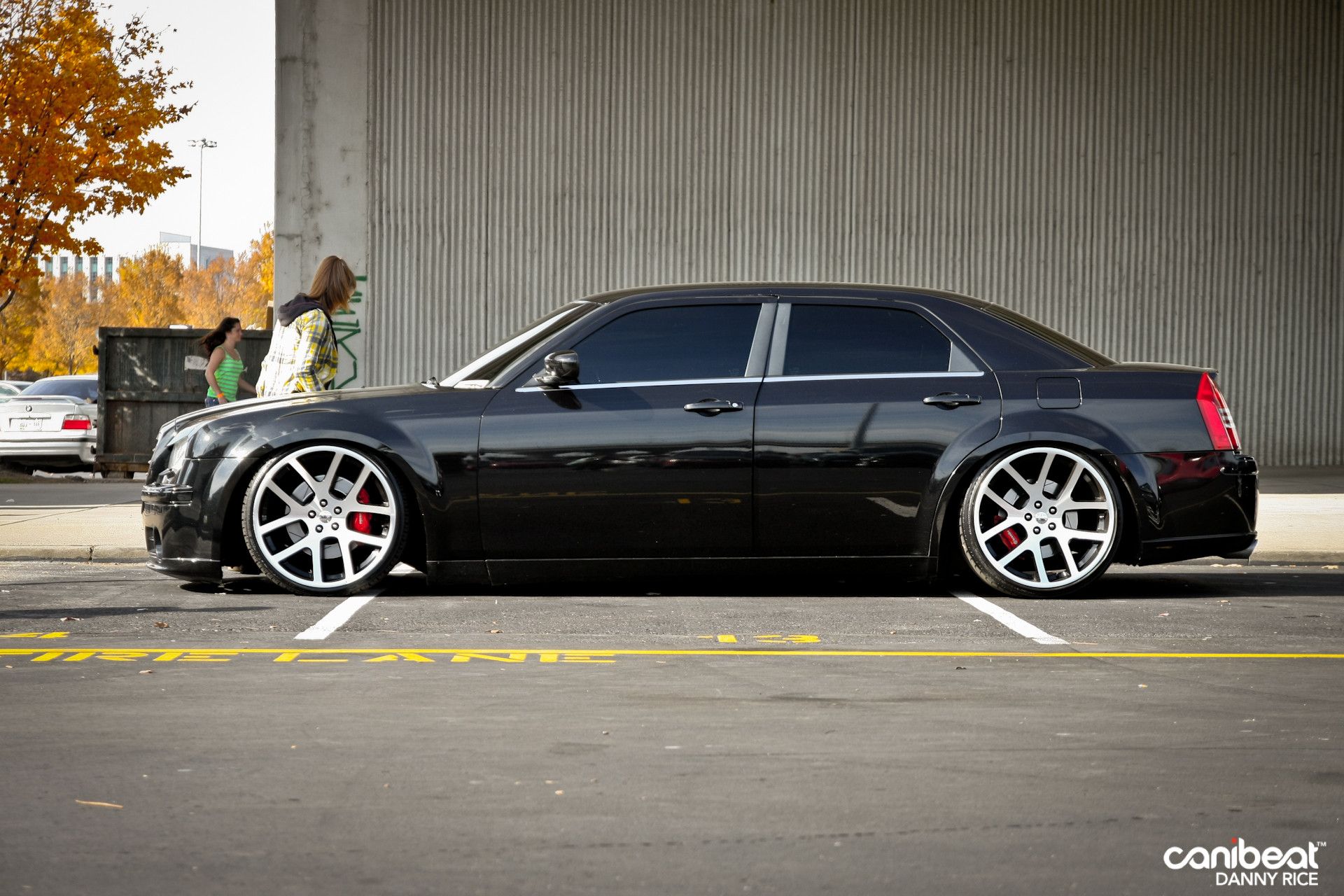 Black Custom Chrysler 300 - HD Wallpaper 