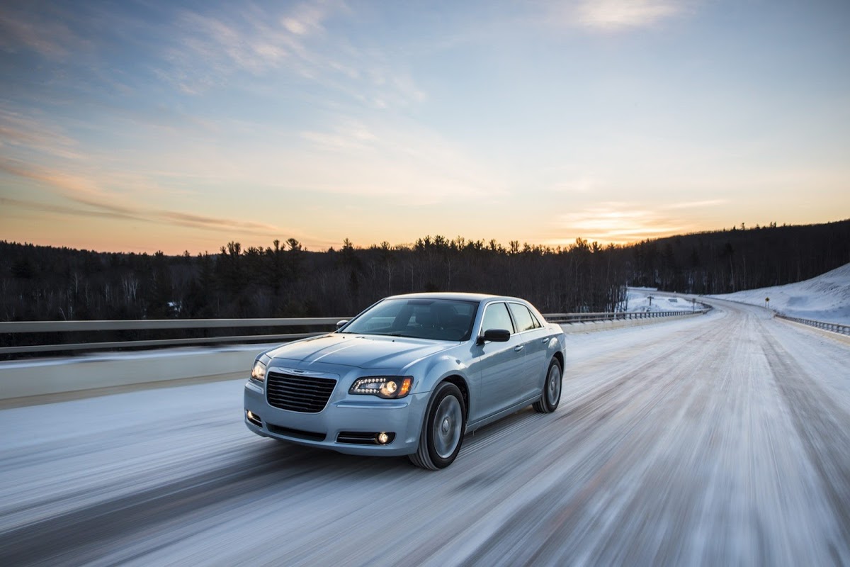 High Resolution Wallpaper - Chrysler 300 - HD Wallpaper 