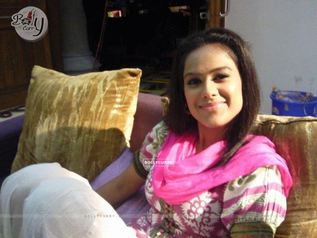 Nia Sharma In Ek Hazaaron Mein Meri Behna Hain Size - Ek Hazaaron Mein Meri Behna - HD Wallpaper 