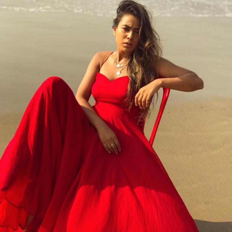 Nia Sharma With Red - HD Wallpaper 