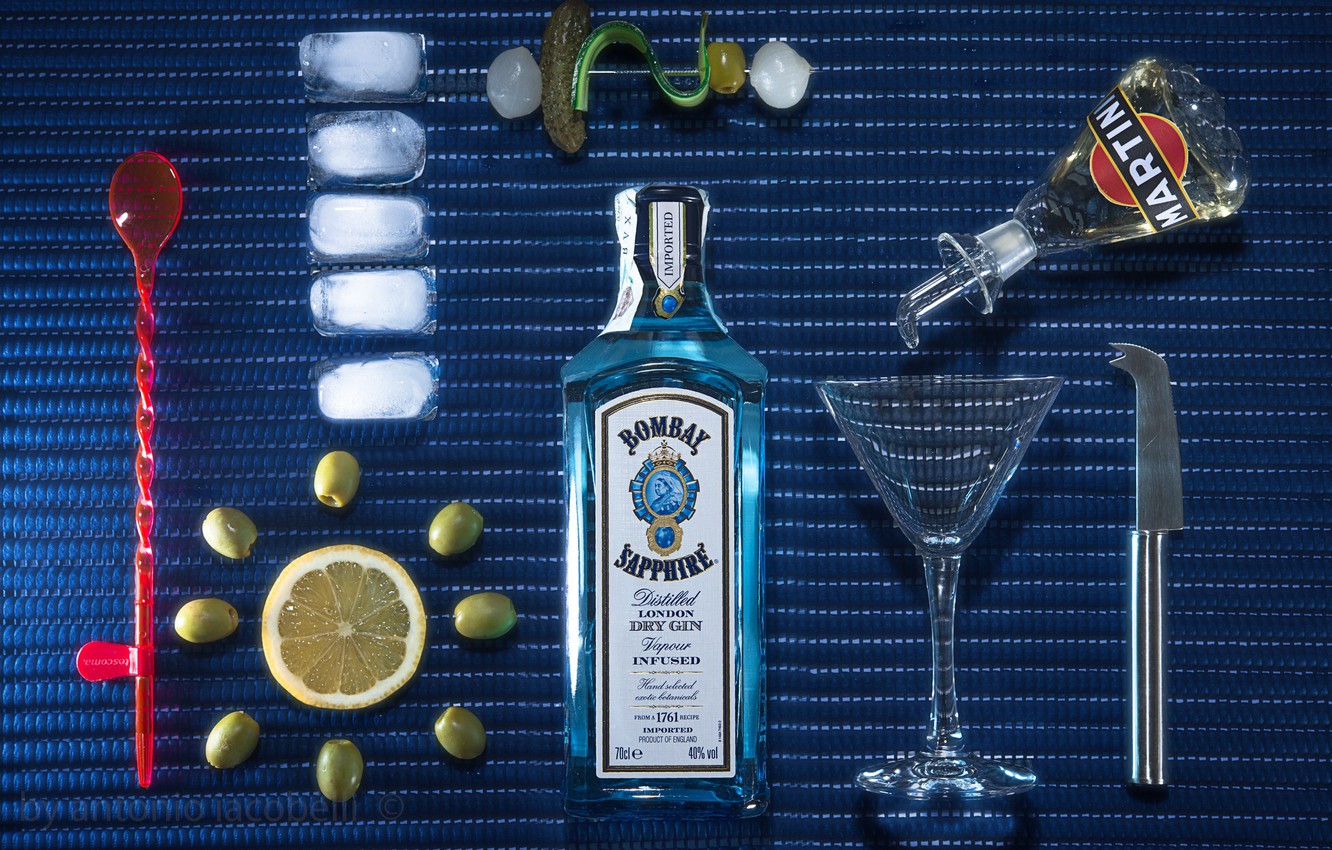 Photo Wallpaper Lemon, Glass, Bottle, Ice, Gin, Olives, - Vodka - HD Wallpaper 