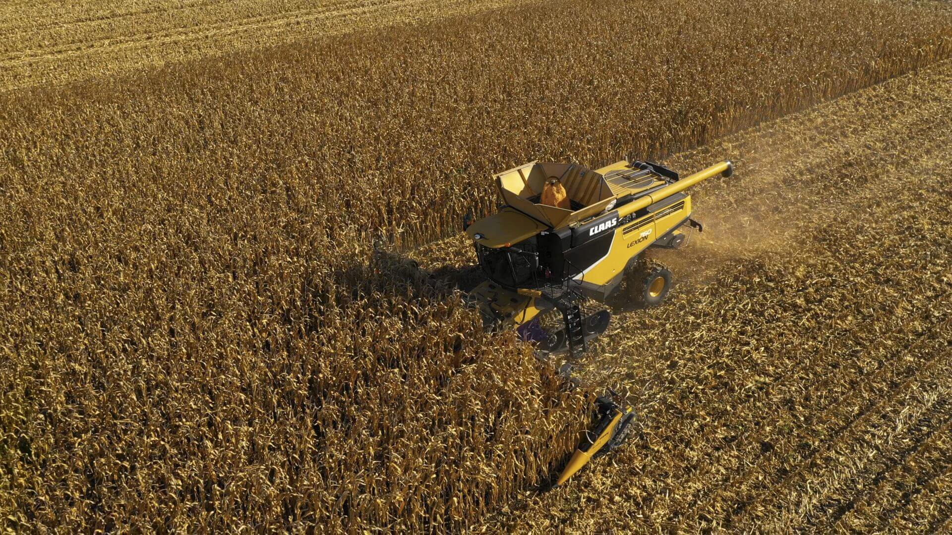 Yellow Claas Lexion 770 - HD Wallpaper 