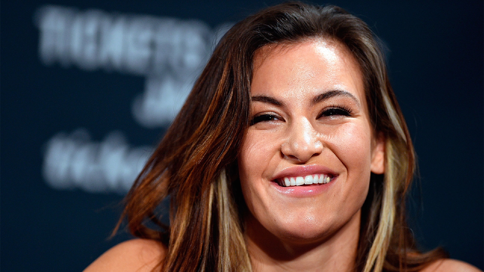 Cris Cyborg Wallpaper - Miesha Tate Nose Surgery - HD Wallpaper 