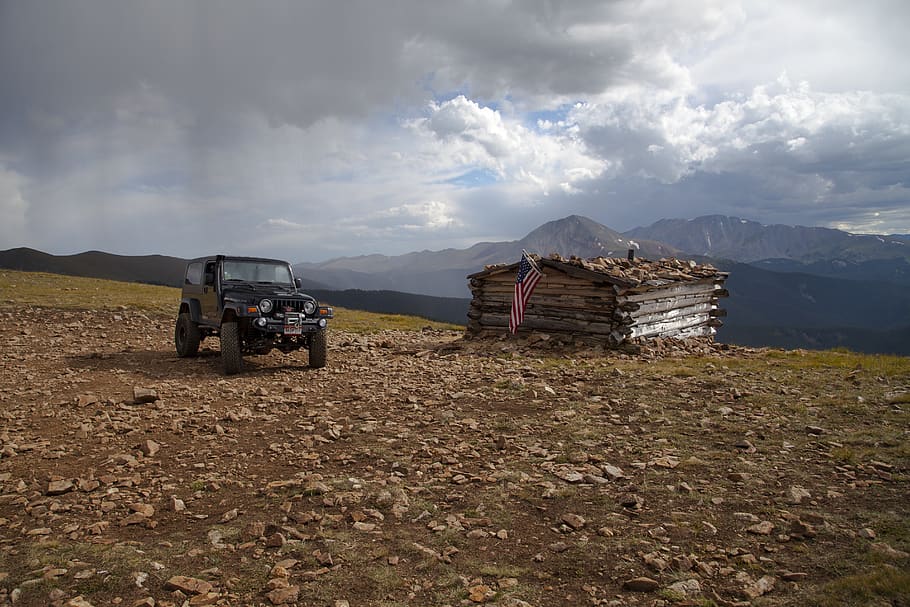 Rocky Mountains, Jeep, American Flag, Achievement, - Rural Area - HD Wallpaper 