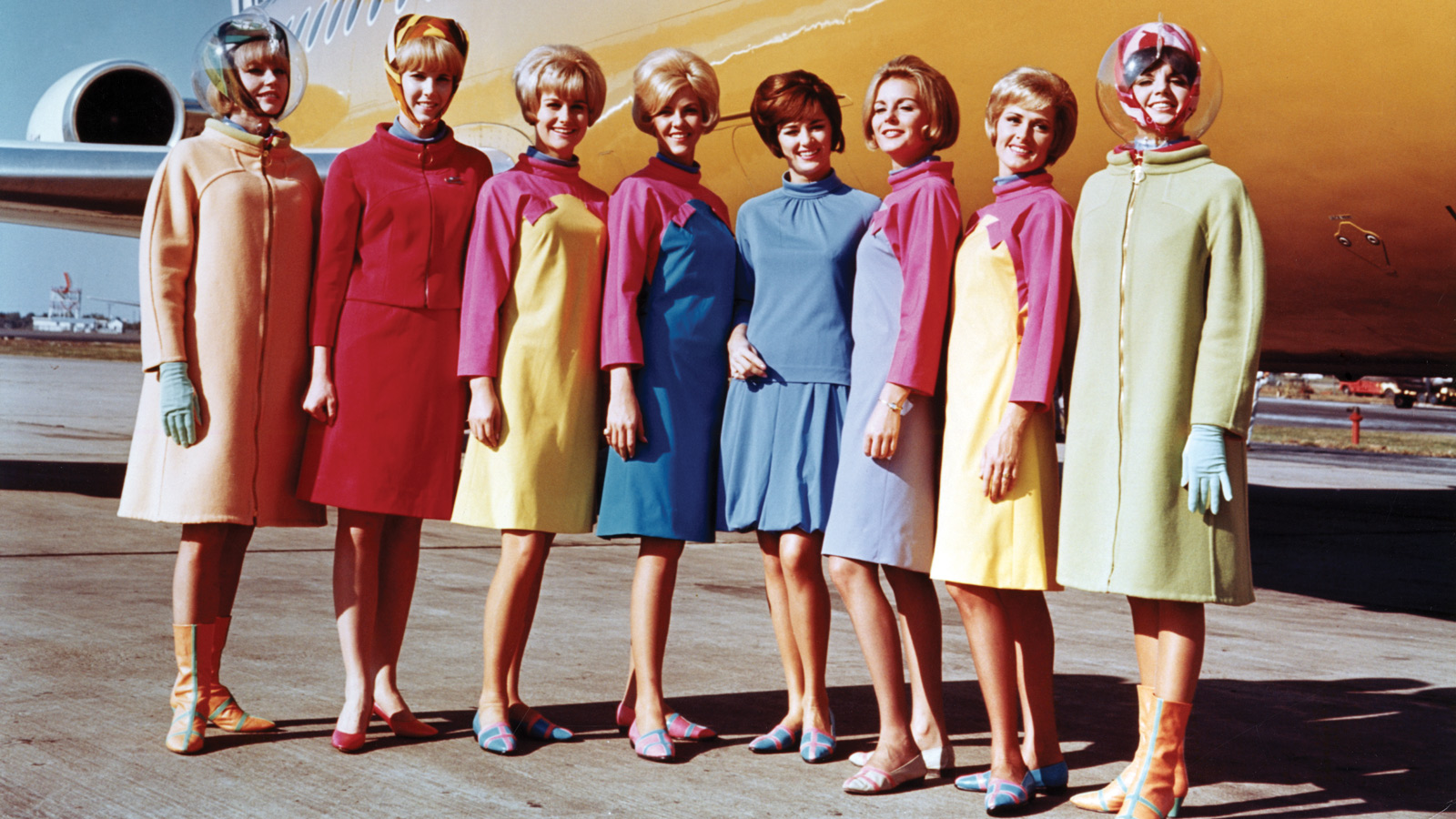 Vintage Flight Attendant Outfit - HD Wallpaper 