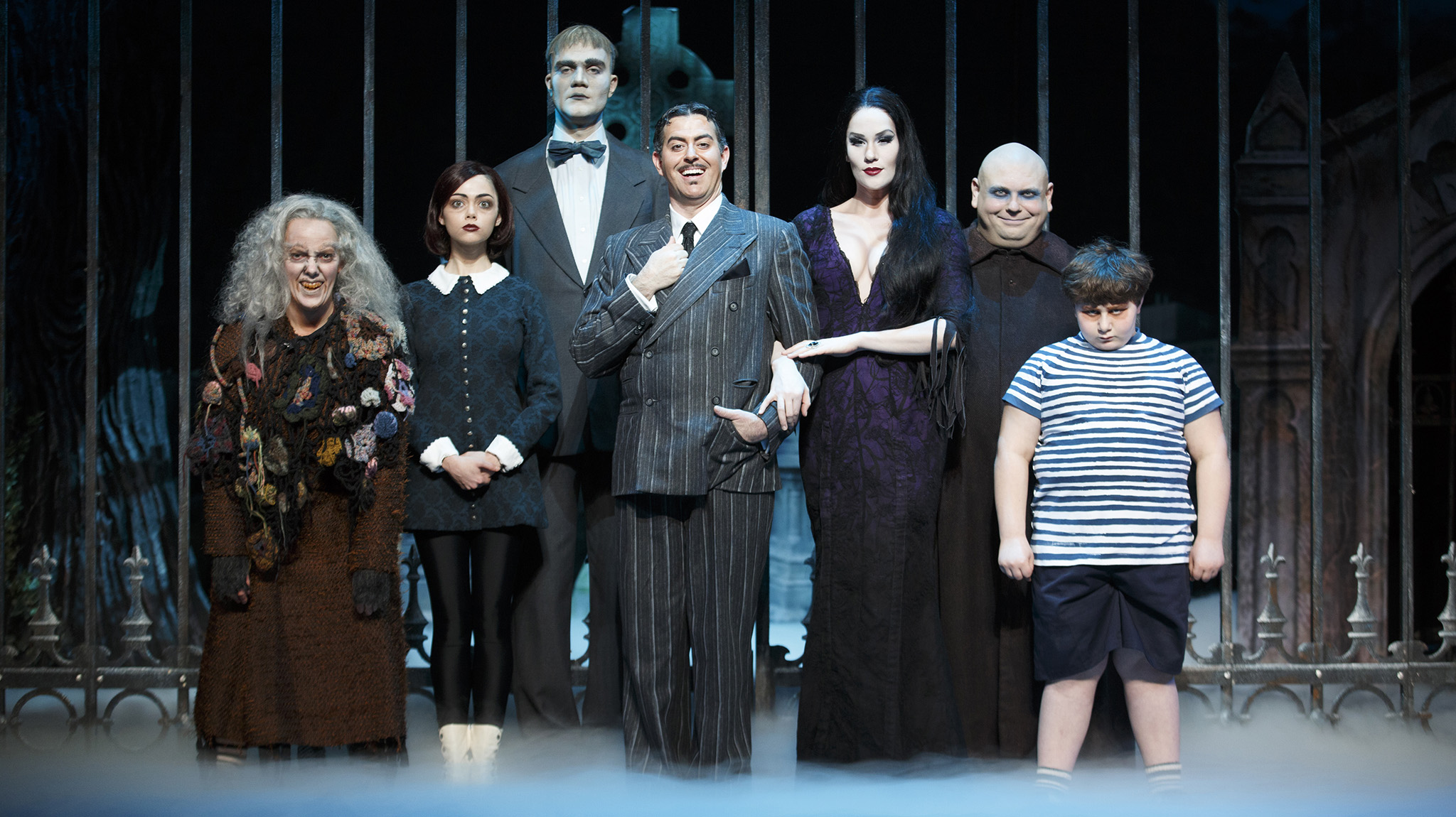 Addams Family Wallpaper - Meet The Addams Family - HD Wallpaper 