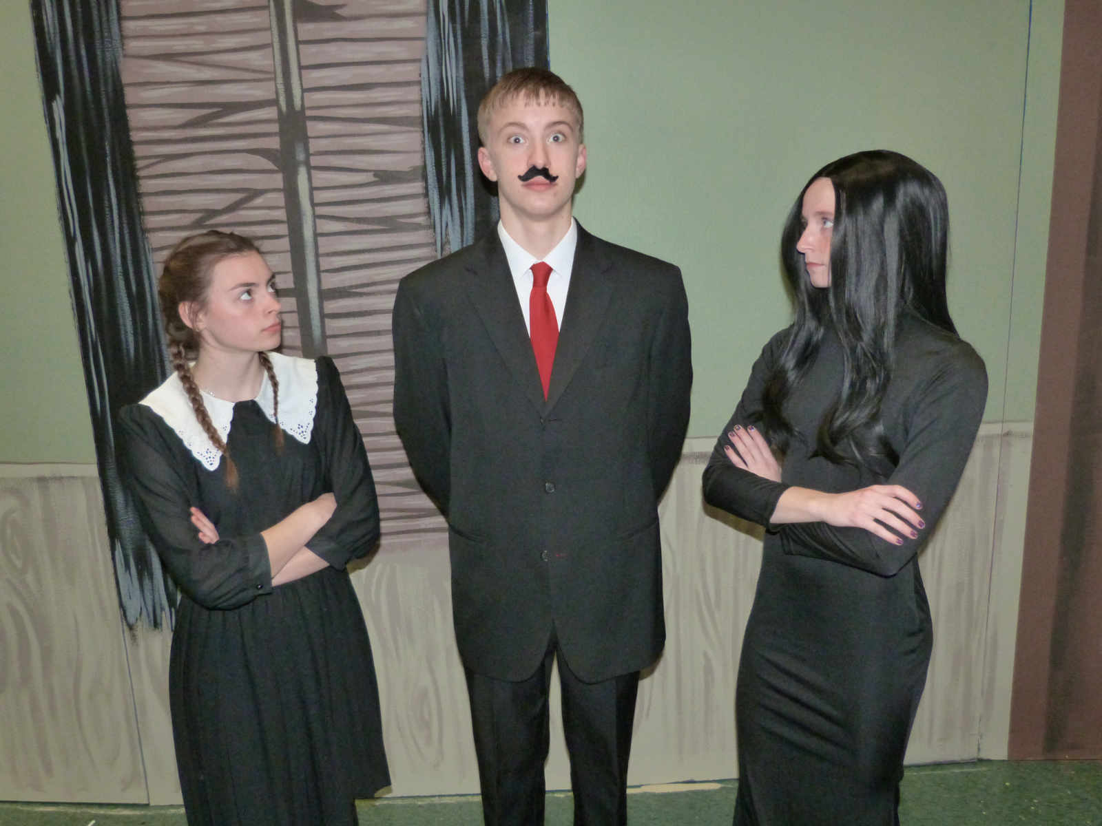 Both Daughter Wednesday Addams And Wife Morticia (quinley - Tuxedo - HD Wallpaper 