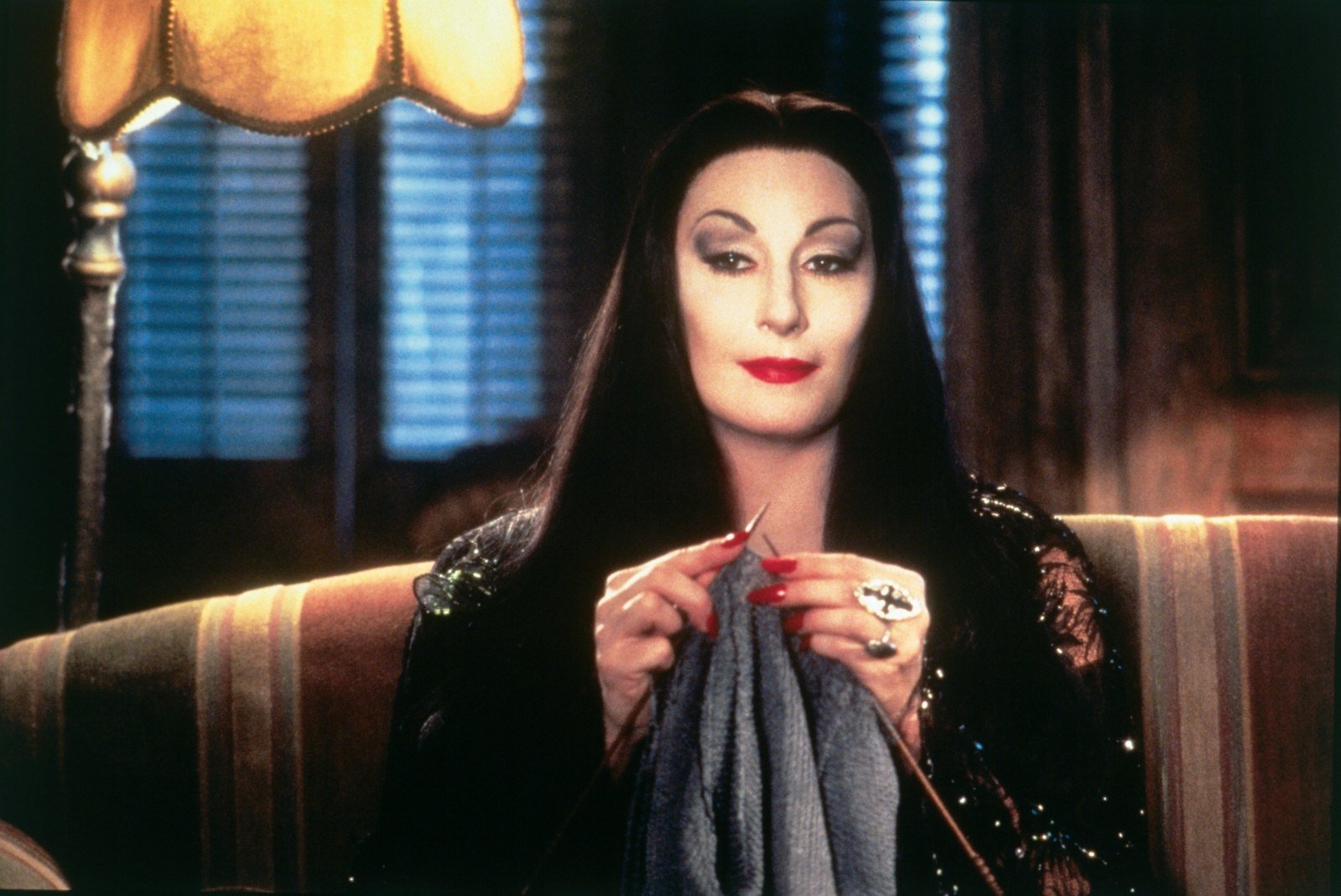 Morticia Addams - HD Wallpaper 