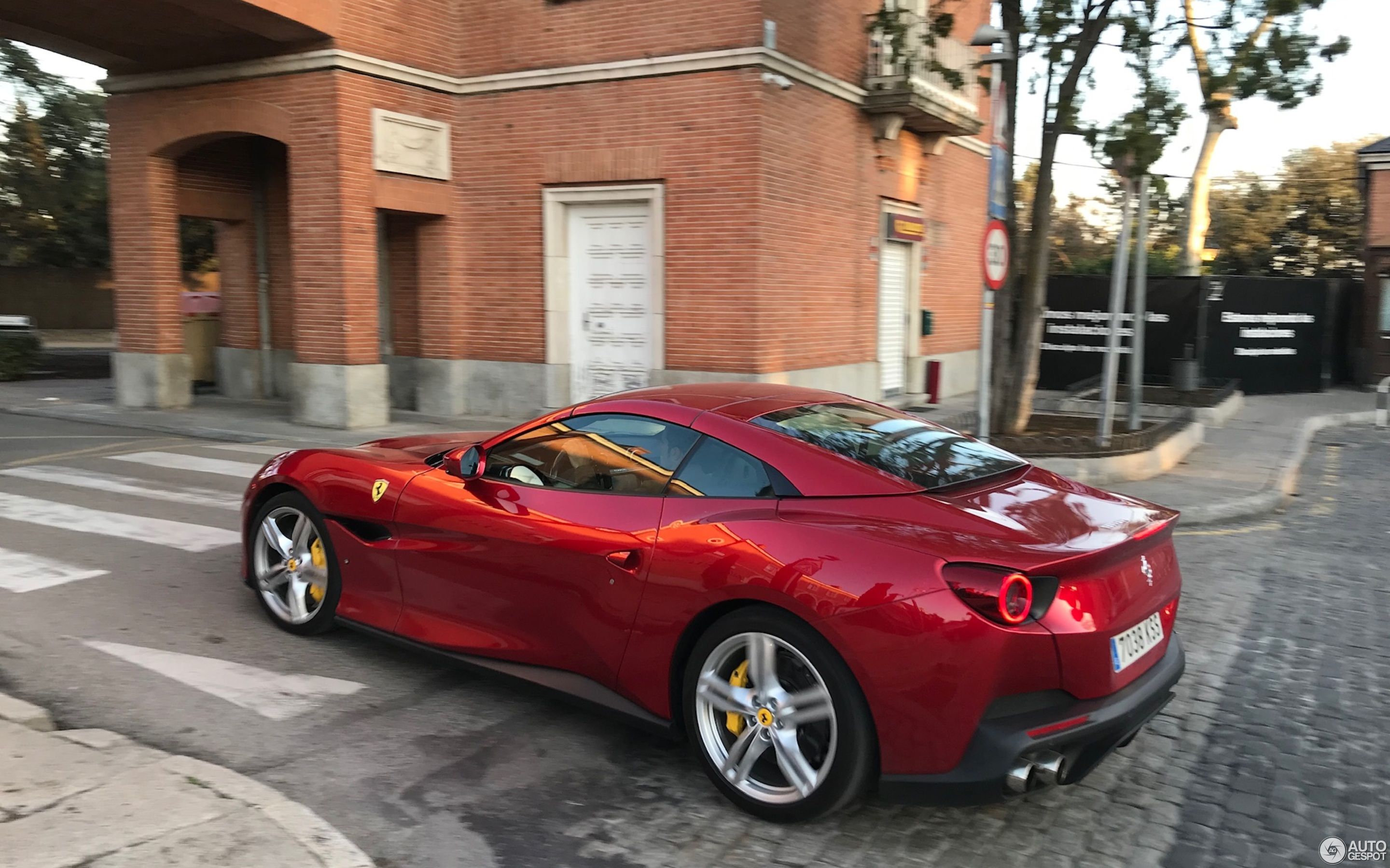 Ferrari Portofino - HD Wallpaper 