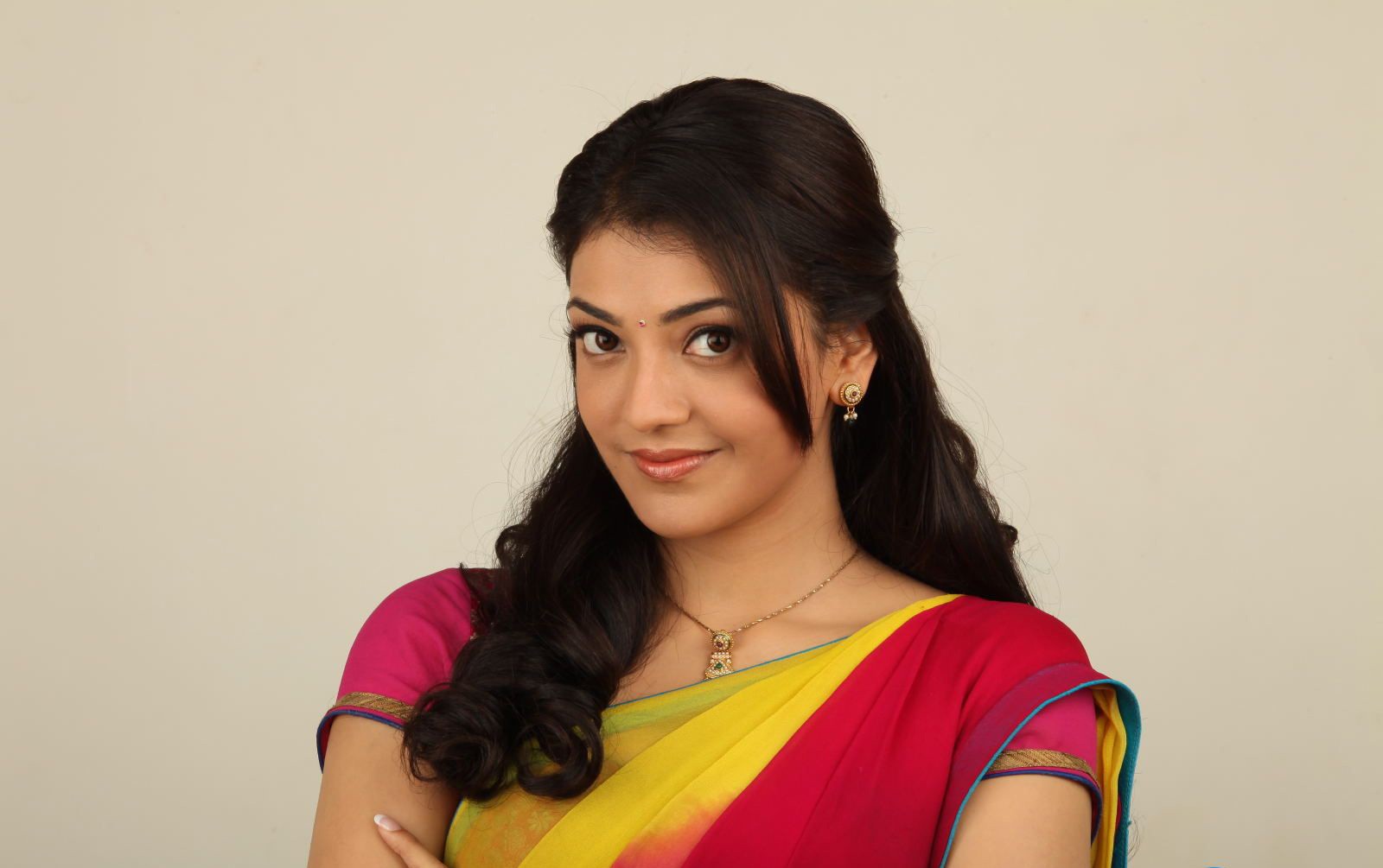 Kajal In Saree Images Hd - HD Wallpaper 