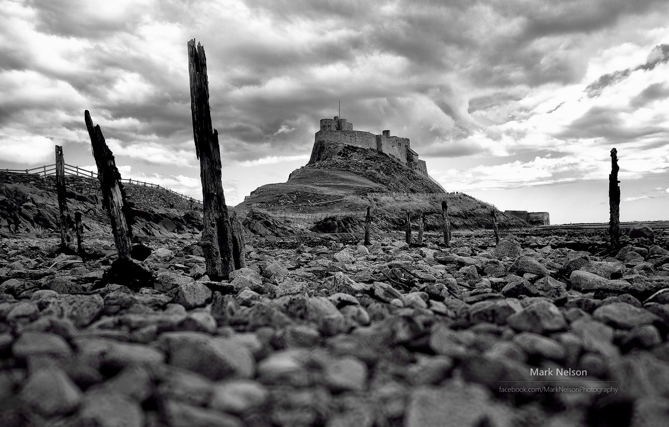 Photo Wallpaper Castle, Photographer, Magic B & W Photo, - Mark Nelson Black White - HD Wallpaper 