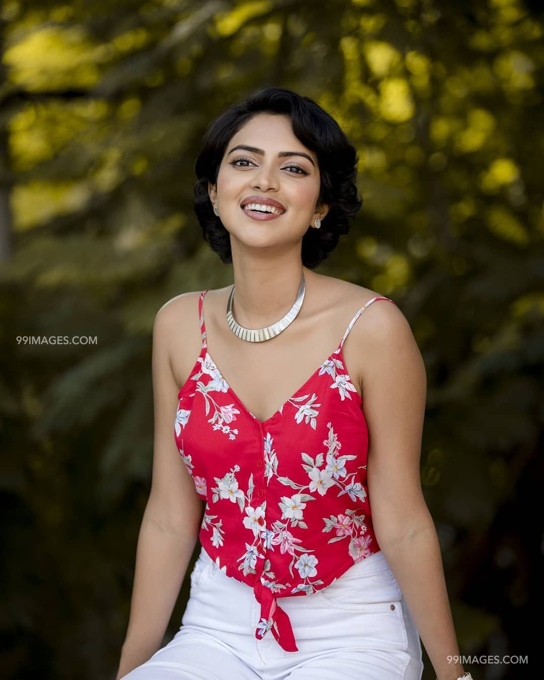 Amala Paul Beautiful Hot Hd Photos & Mobile Wallpapers - Amala Paul - HD Wallpaper 