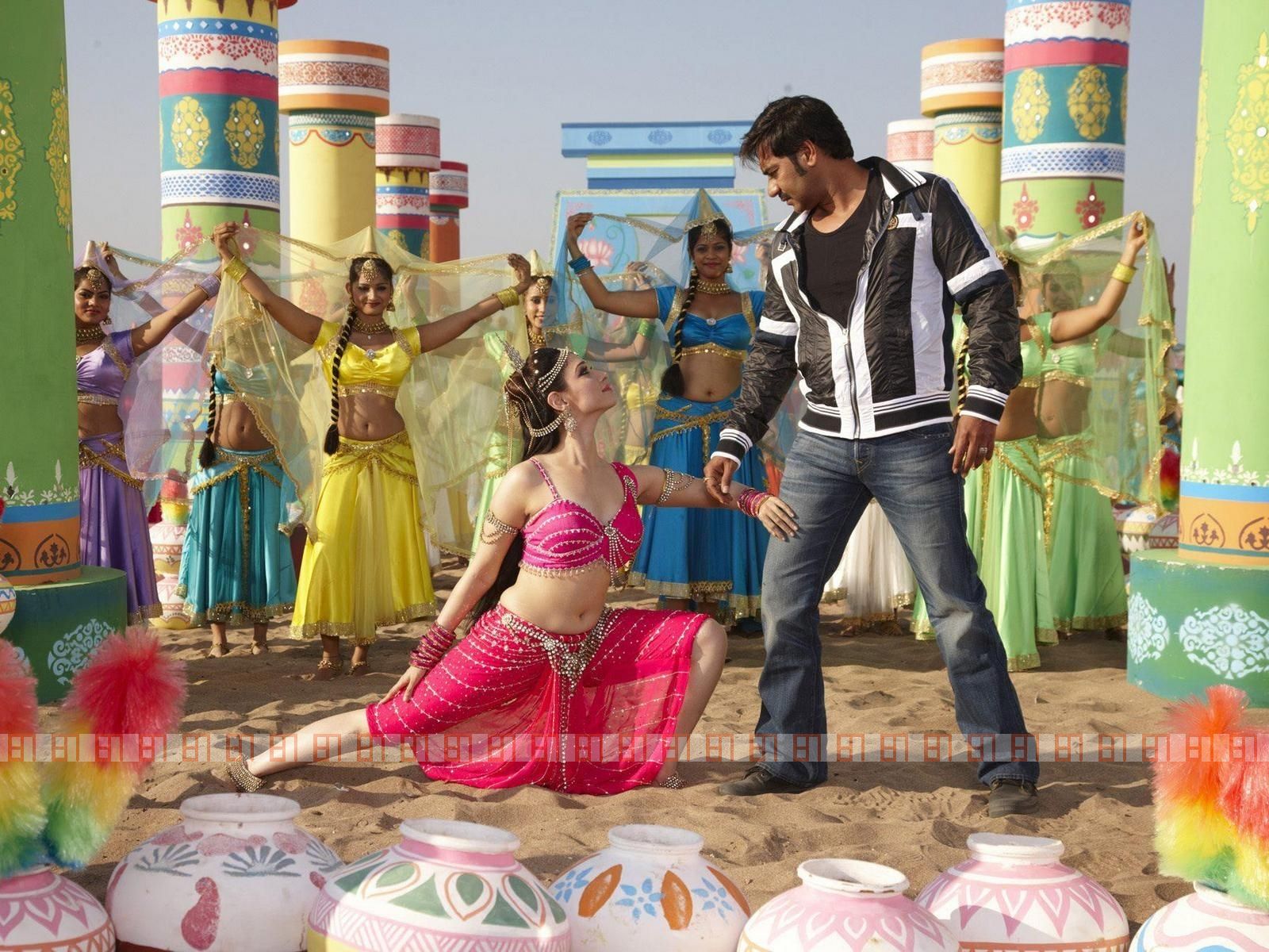 Himmatwala Movie Stills - Naino Mein Sapna Tamanna - HD Wallpaper 