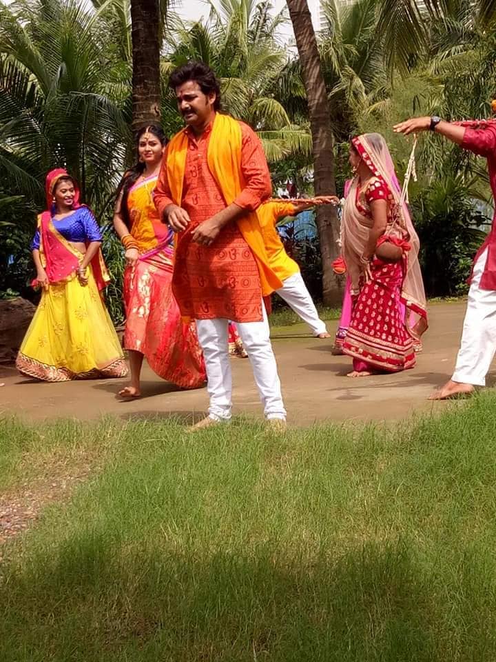Pawan Singh 2019 Bolbam Video Shooting Photo - Tradition - HD Wallpaper 