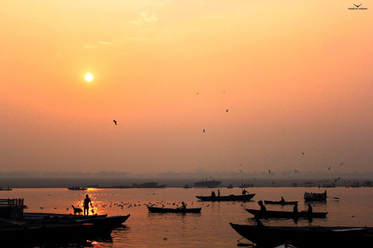 Evening Boating Tourist In Varanasi - Sunset - HD Wallpaper 