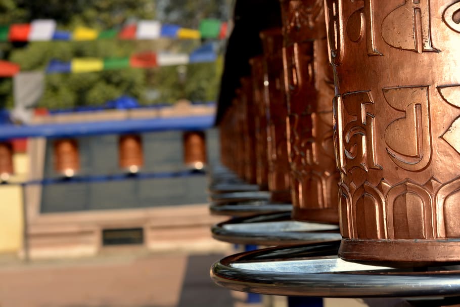 Varanasi, Sarnath, India, Monks, Buddhist, Copper, - Bench - HD Wallpaper 