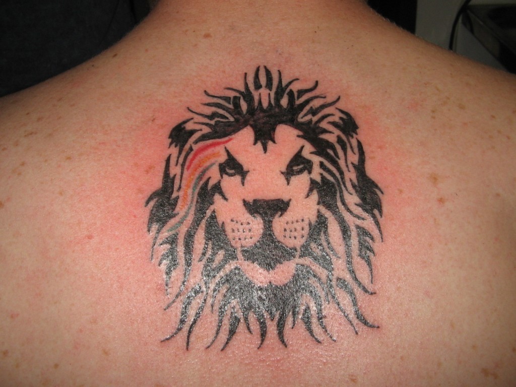 Lion Tattoo Crown Photo - Back Lion Tattoo For Men - HD Wallpaper 