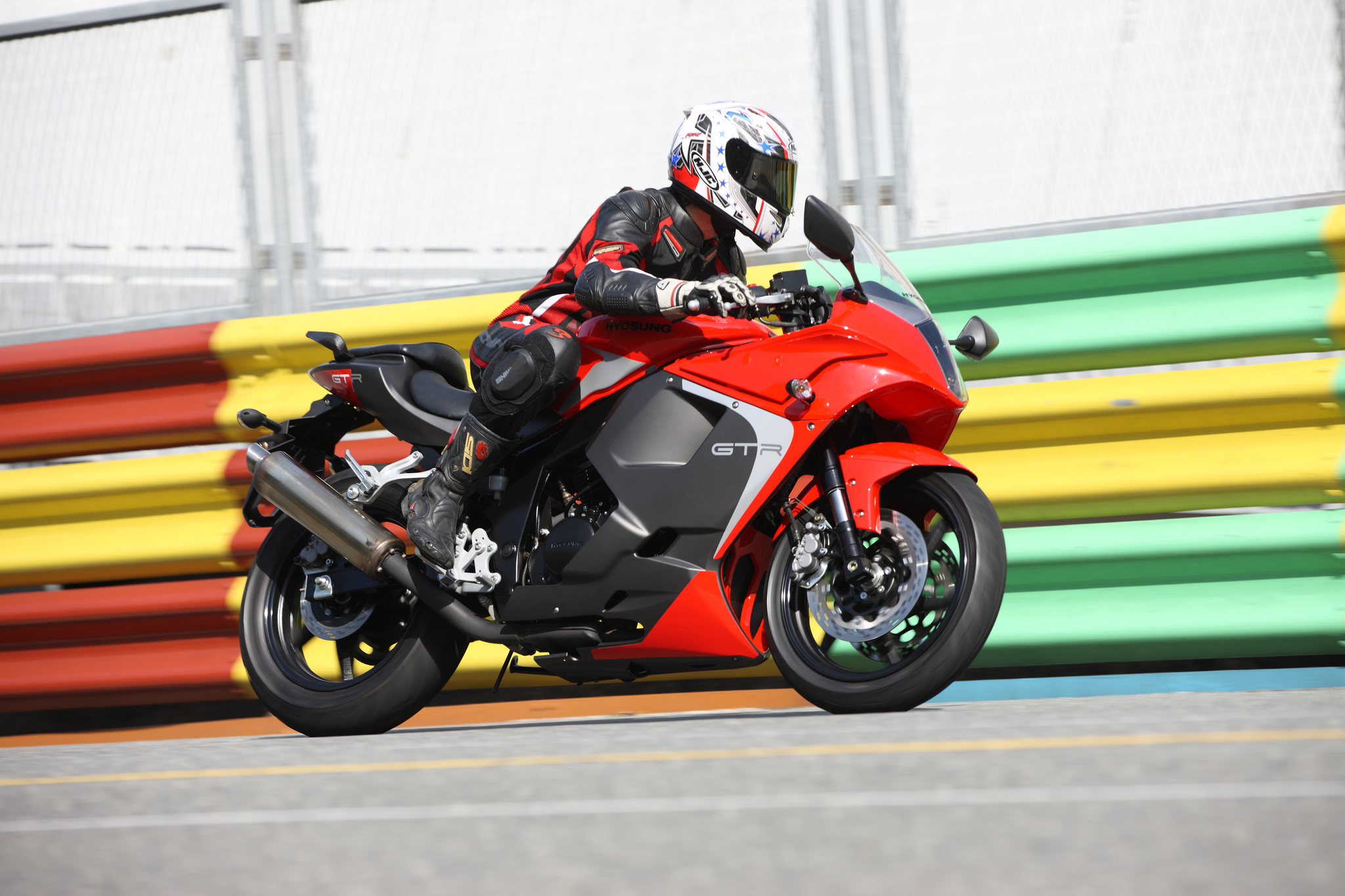 Hyosung Gt250r Red Side - Hyosung Gt250r 2017 Red - HD Wallpaper 