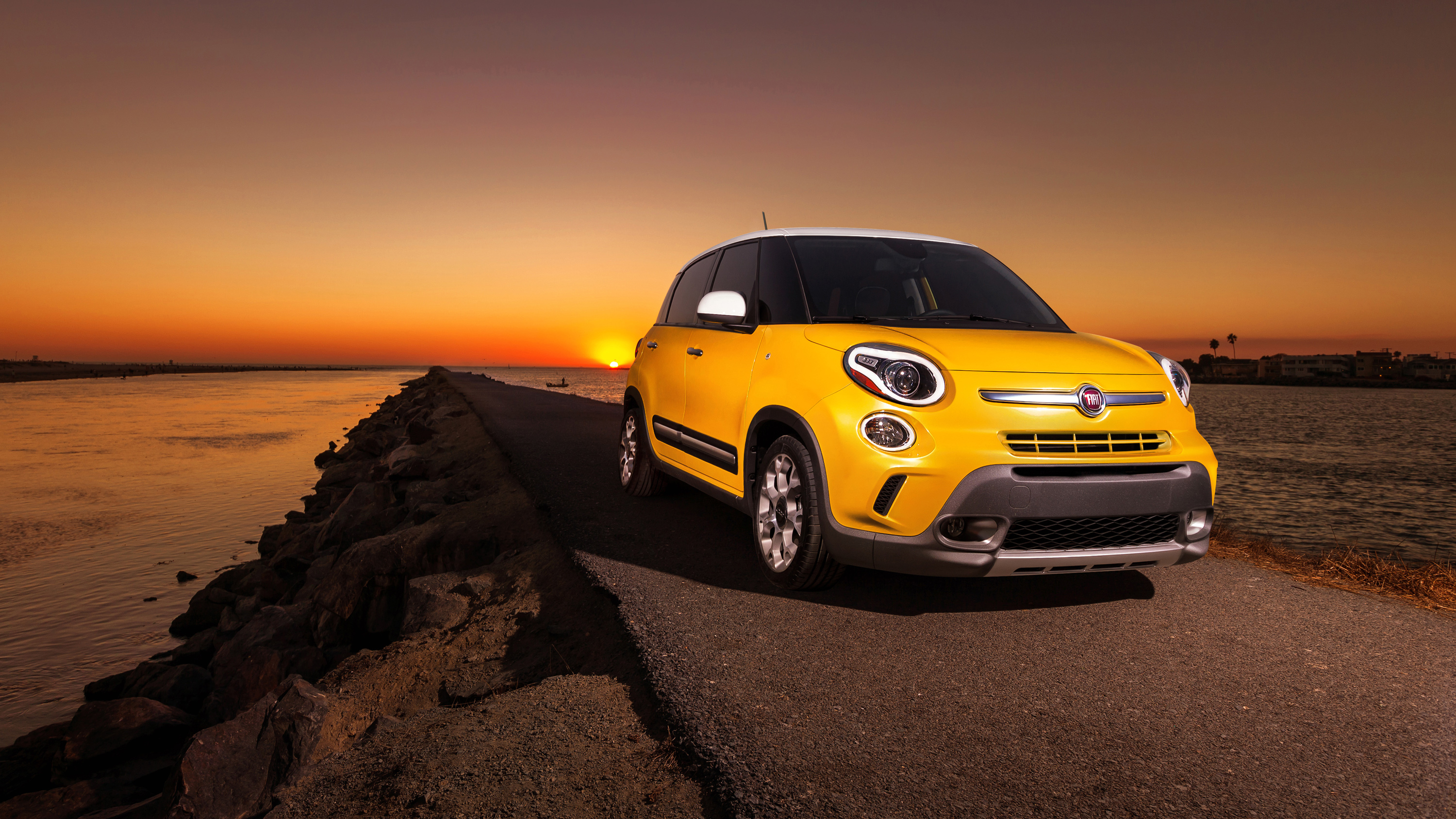 Fiat 500l - HD Wallpaper 