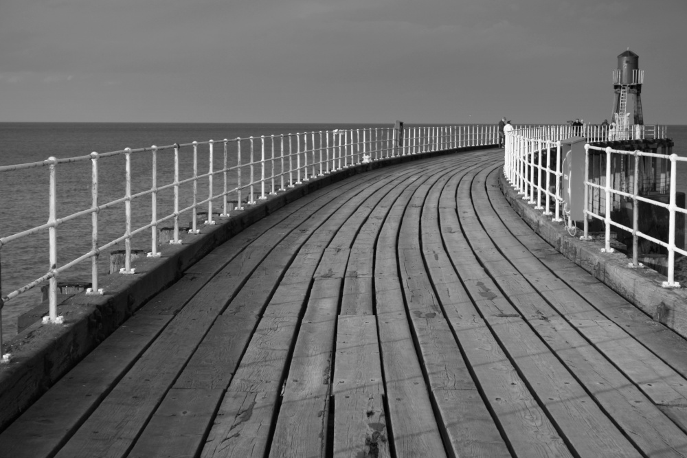North Pier, Whitby - Monochrome - HD Wallpaper 