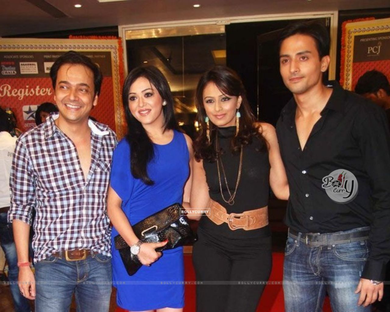 Ashish Kapoor And Priyal Gor Size - Friendship - HD Wallpaper 