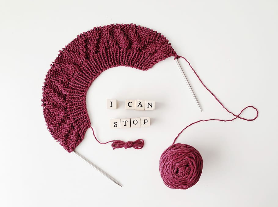 Knitted Purple Necklace, Red Yarn, I Can Stop, Letter, - Patrones Para Empezar A Tejer Sueter En Dos Abujas - HD Wallpaper 