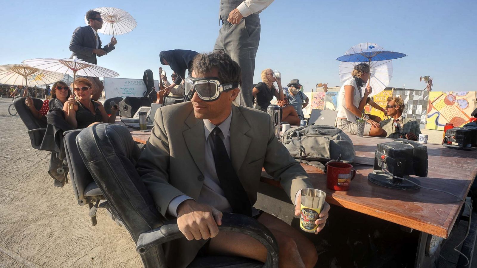 Elon Musk Burning Man 2018 - HD Wallpaper 