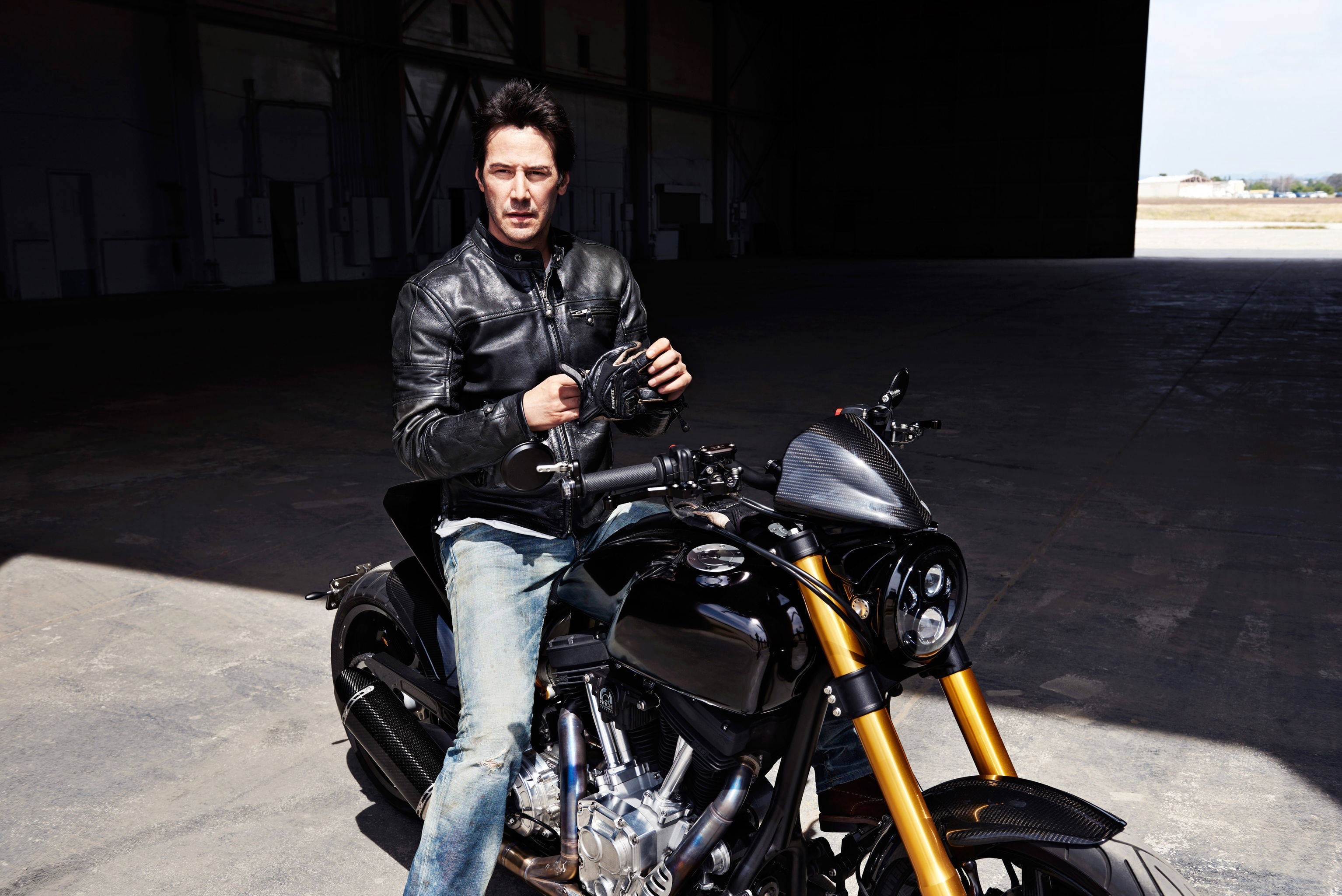3068x2048, Black Leather Jacket Keanu Reeves Wallpaper - Keanu Reeves In Motor - HD Wallpaper 