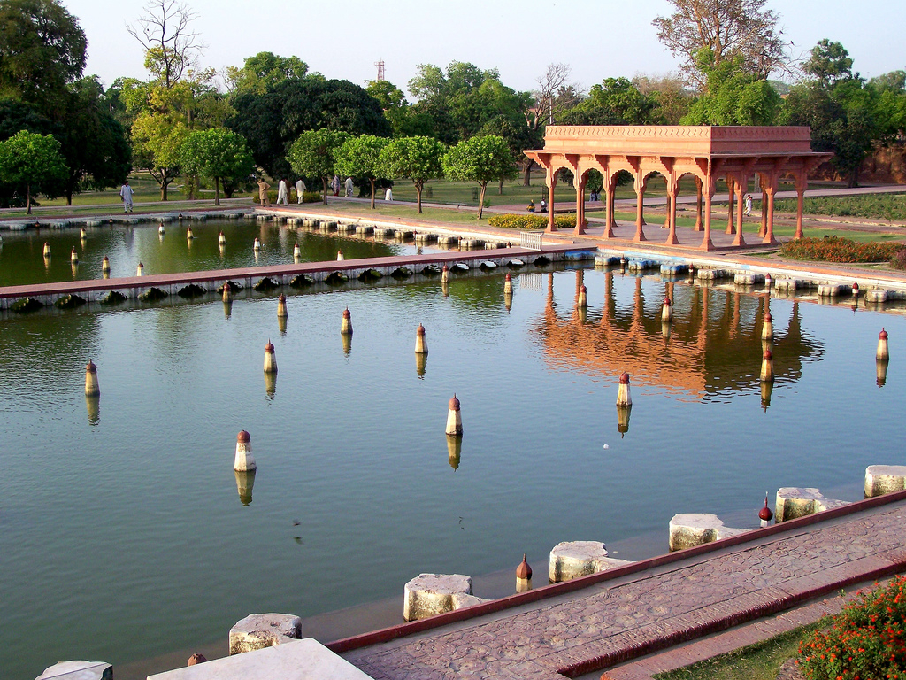 Famous Gardens In Lahore - HD Wallpaper 