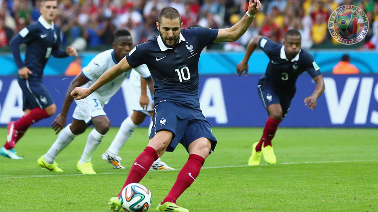 Karim Benzema Tackling, Karim Benzema French Star - 2010 - HD Wallpaper 