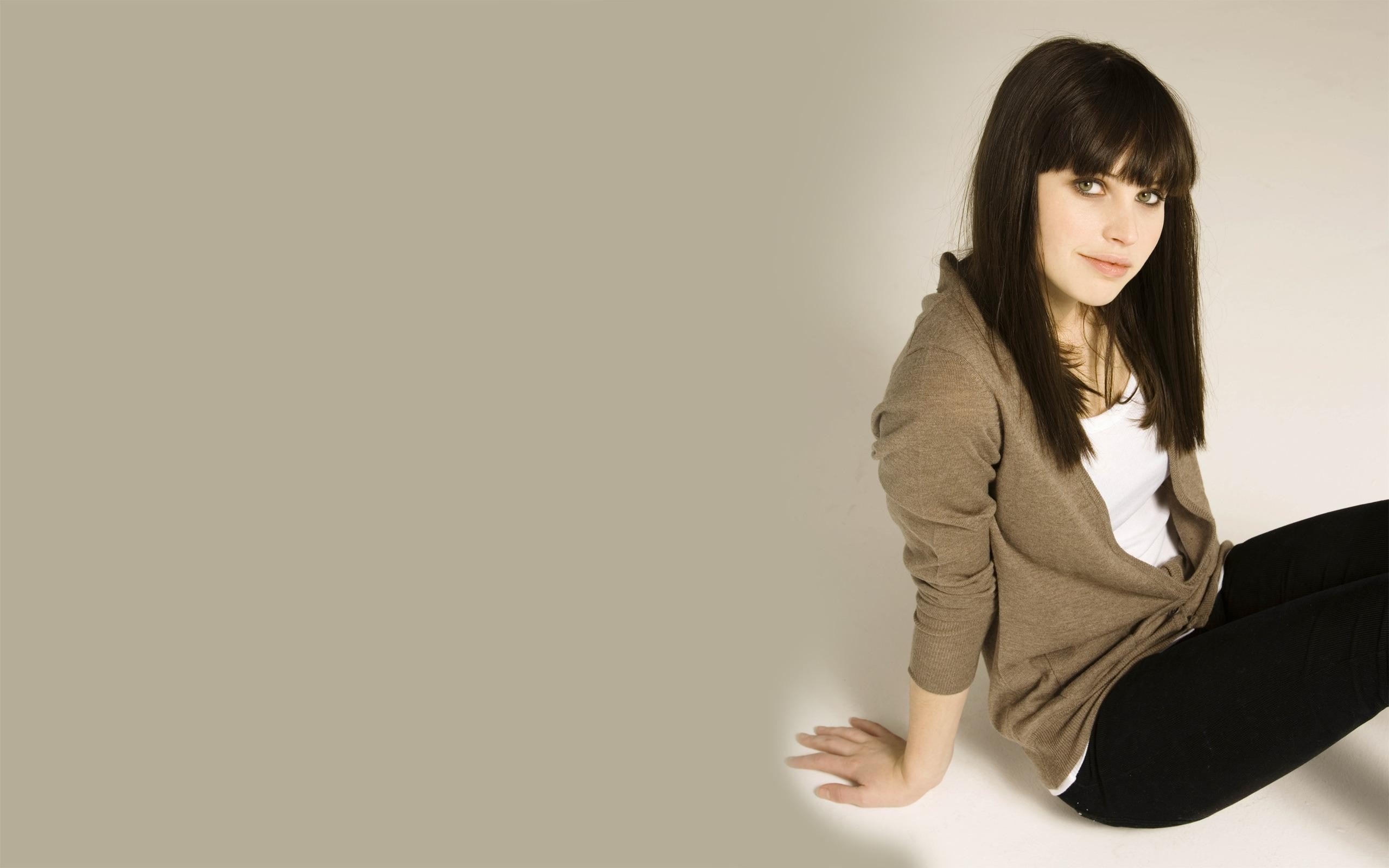 Felicity Jones - HD Wallpaper 