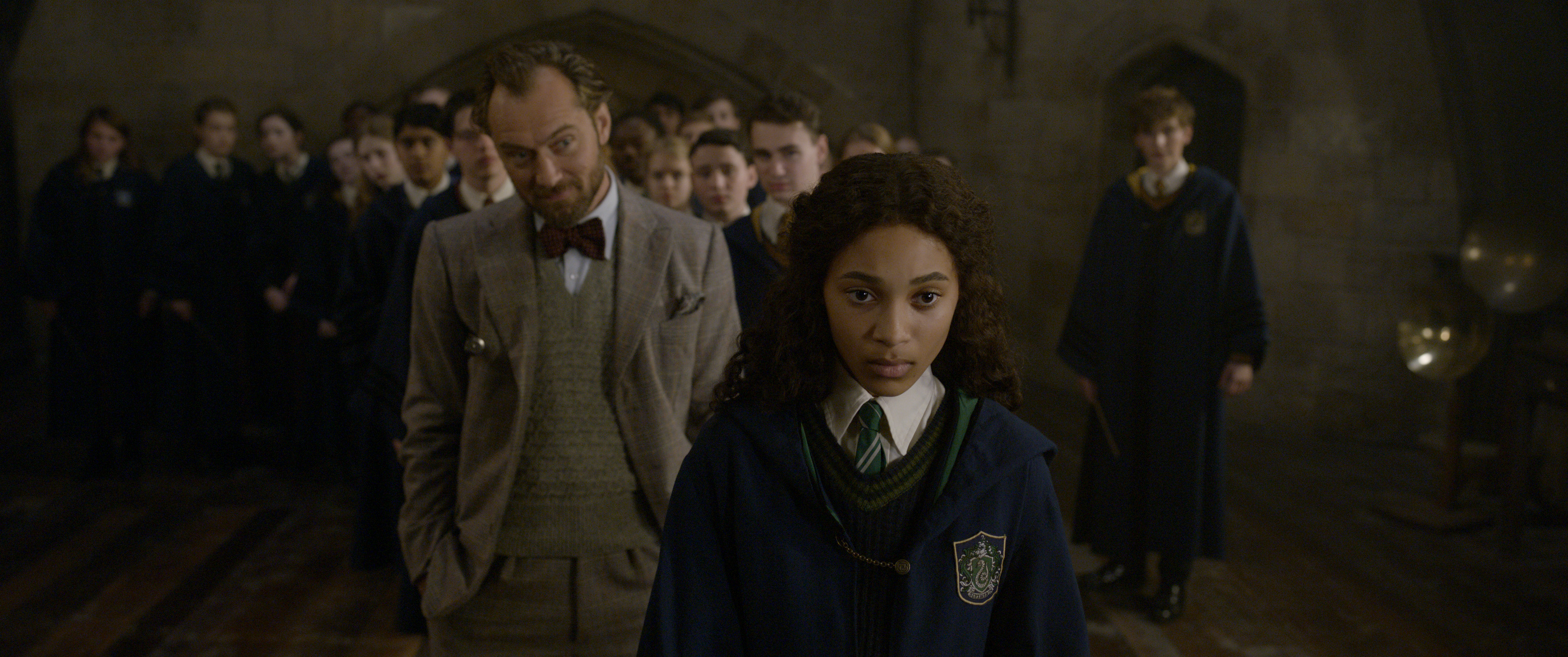 Crimes Of Grindelwald Hogwarts Uniform - HD Wallpaper 