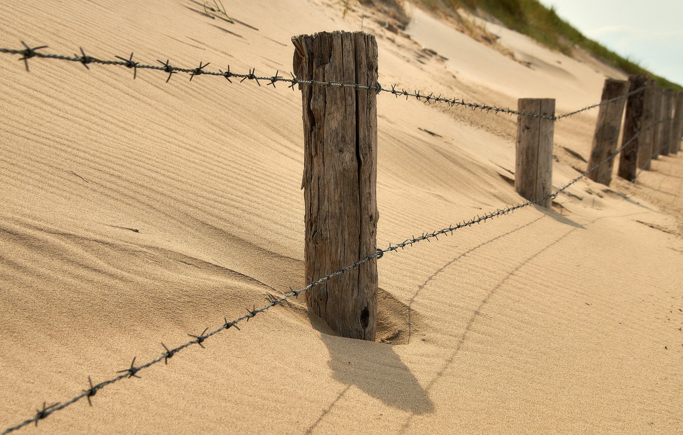 Photo Wallpaper Sand, The Fence, Dunes, Barbed Wire - Barbed Wire - HD Wallpaper 