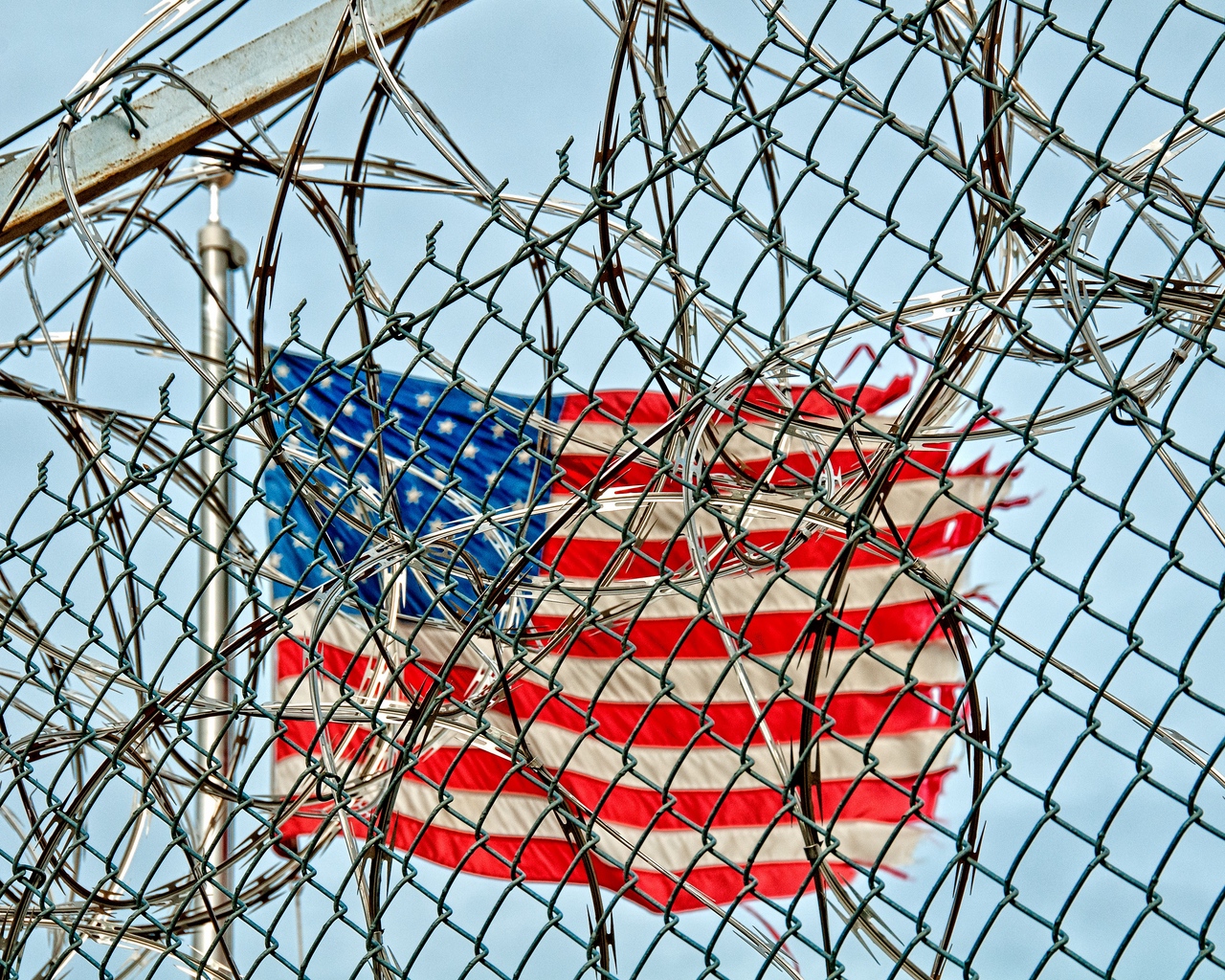 Wallpaper Flag, United States, Barbed Wire - Prison - HD Wallpaper 