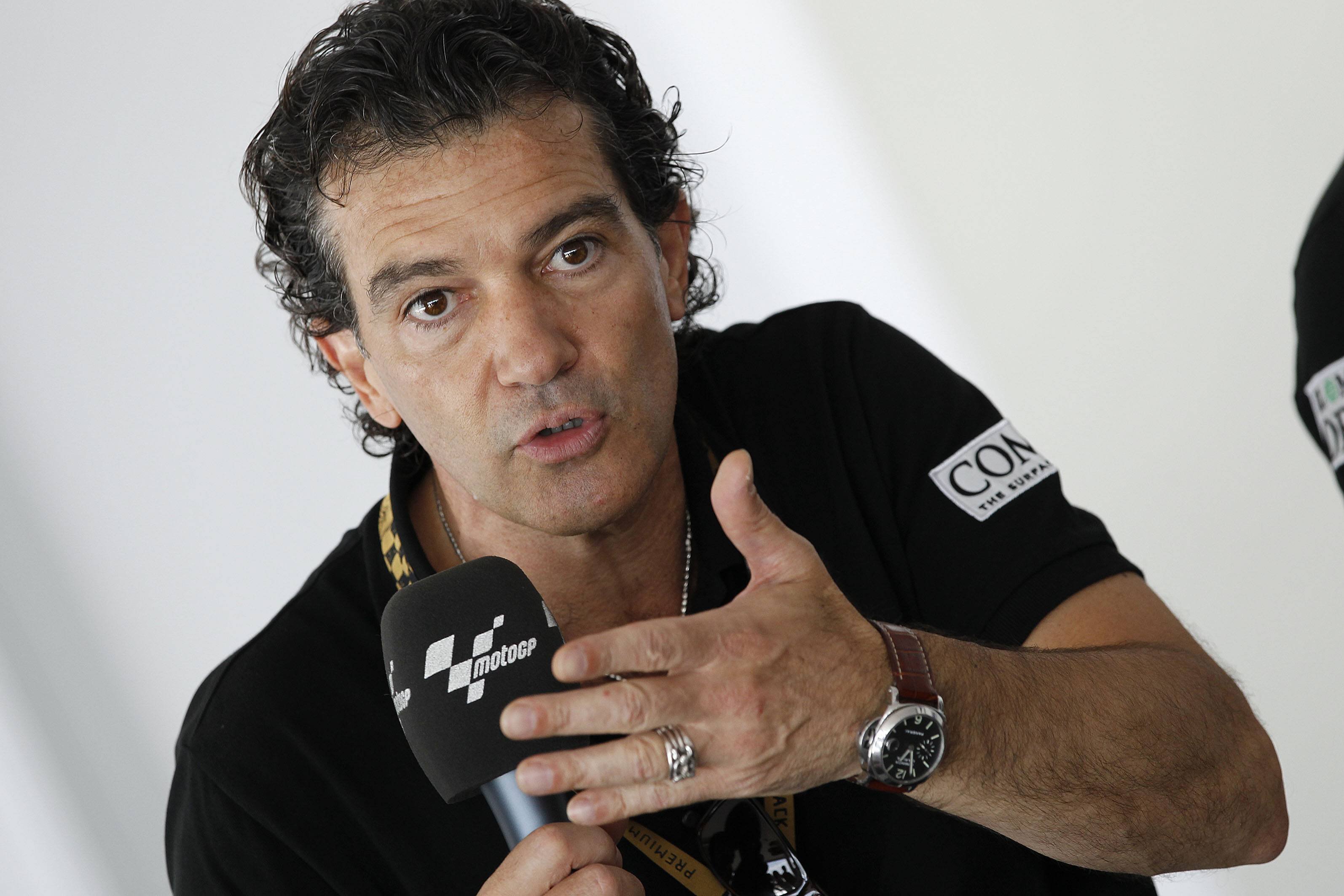 Antonio Banderas Ring - HD Wallpaper 