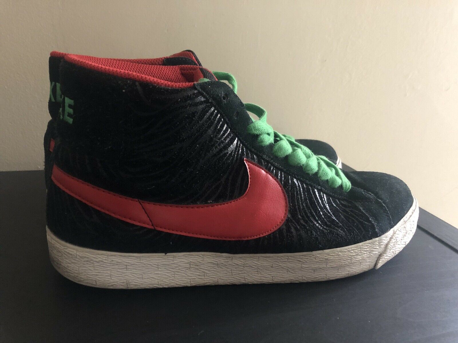 Sneakers - HD Wallpaper 