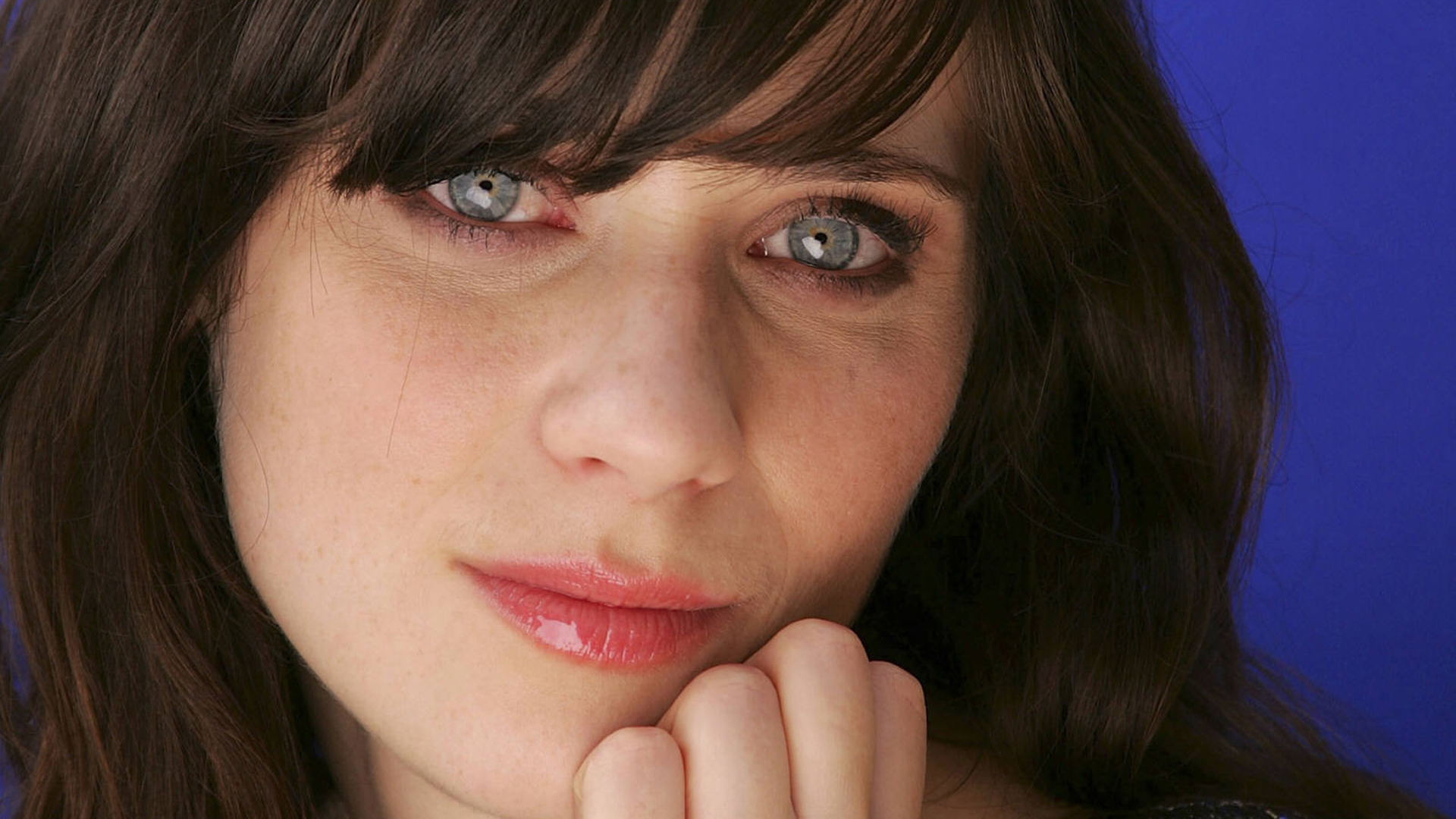 Zooey Deschanel Y Emily Deschanel 6167 Wallpaper - Zooey Deschanel Eyes - HD Wallpaper 