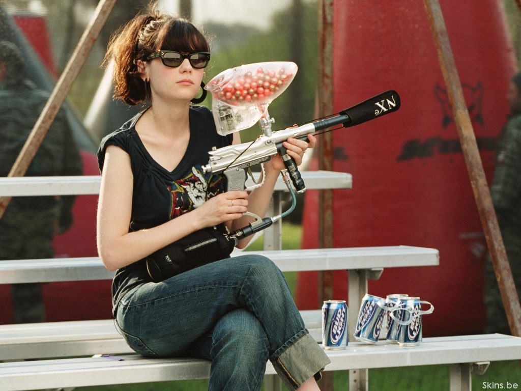 Zooey Deschanel Wallpaper - Zooey Deschanel Paintball - HD Wallpaper 