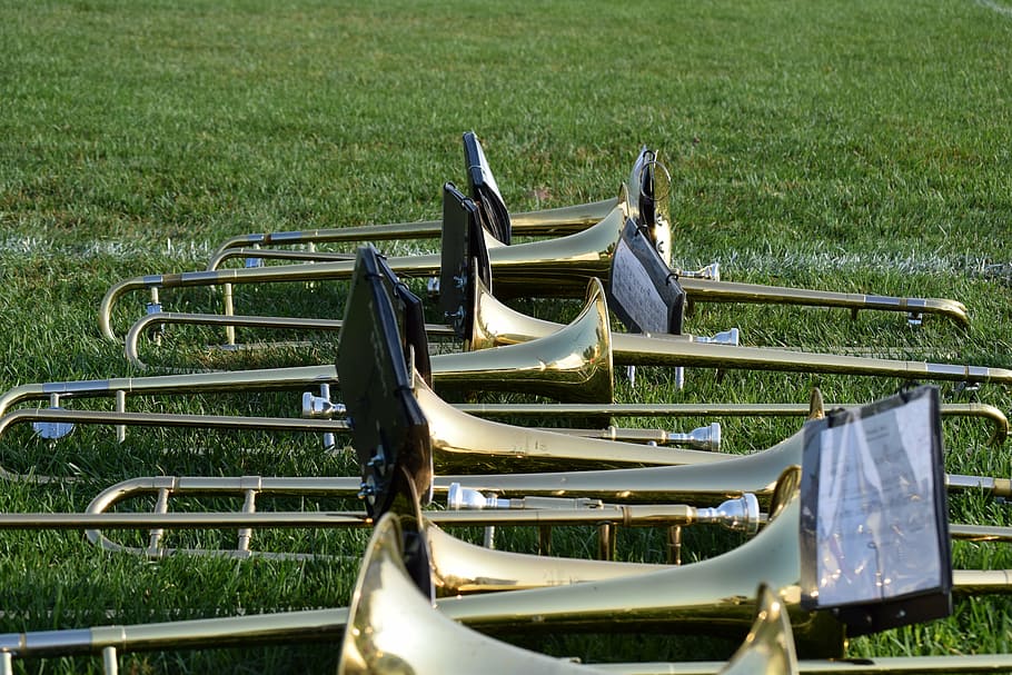 Brass-colored Trombones On A Grass Field, Music, Instruments, - HD Wallpaper 