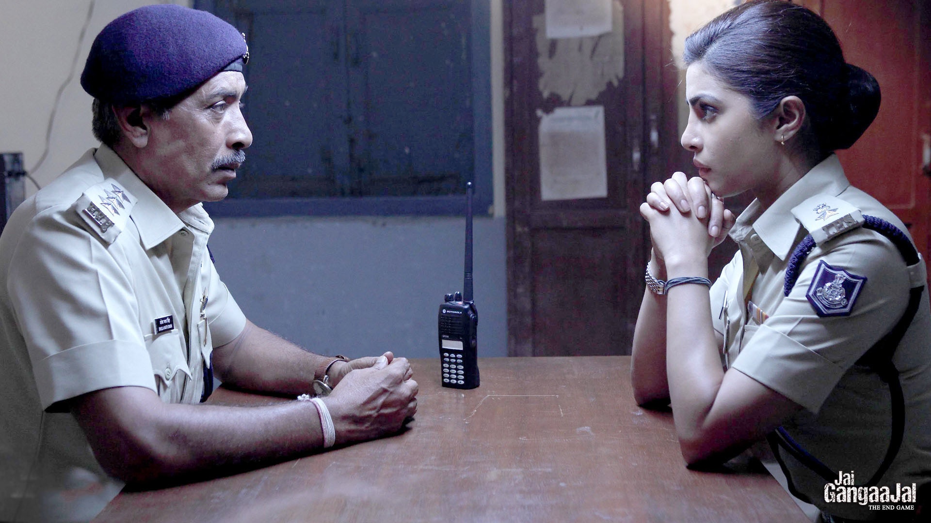 Prakash Jha And Priyanka Chopra In Jai Gangaajal - Jai Gangaajal - HD Wallpaper 