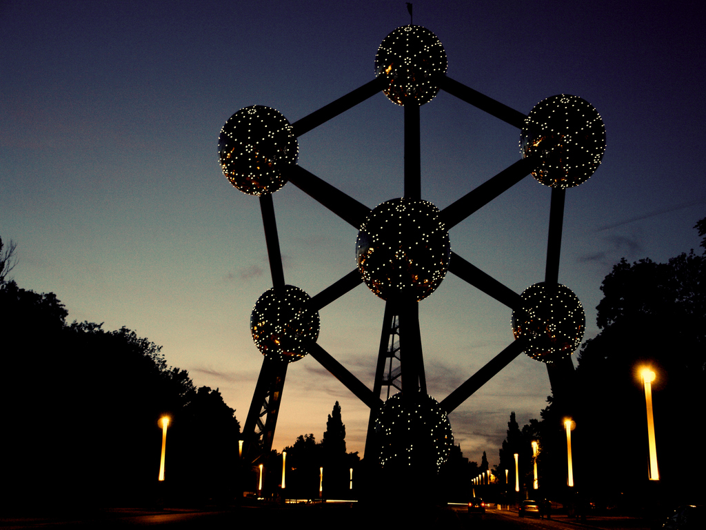Atomium Building Sunset Wallpaper Hd - Atomium - HD Wallpaper 