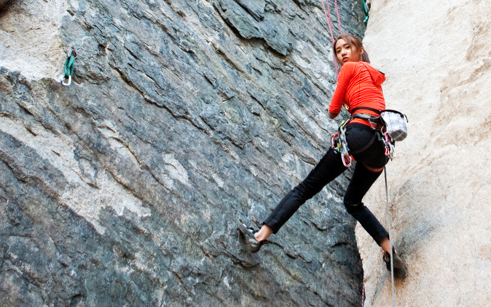Im Yoona Wallpaper - Yoona Exit Rock Climing - HD Wallpaper 