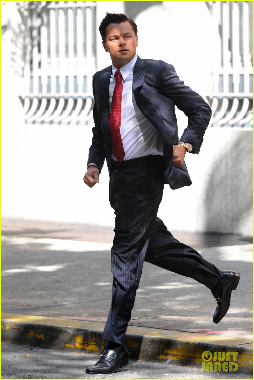 Leonardo Dicaprio Wolf Of Wall Street Set With Margot - Leonardo Dicaprio The Wolf Of Wall Street Suit - HD Wallpaper 