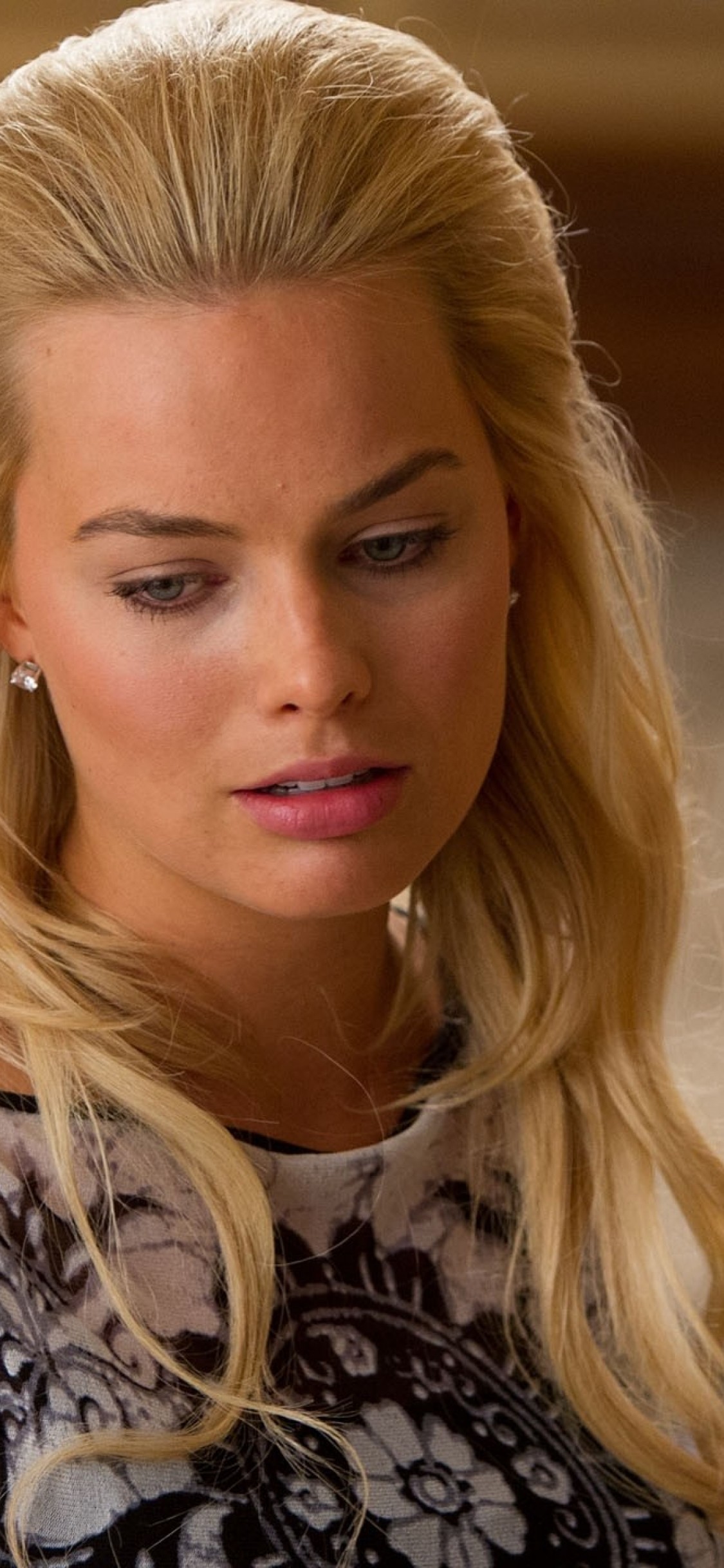 Iphone X Margot Robbie Wallpaper - Margot Robbie Wolf Of Wall Street Hairstyles - HD Wallpaper 