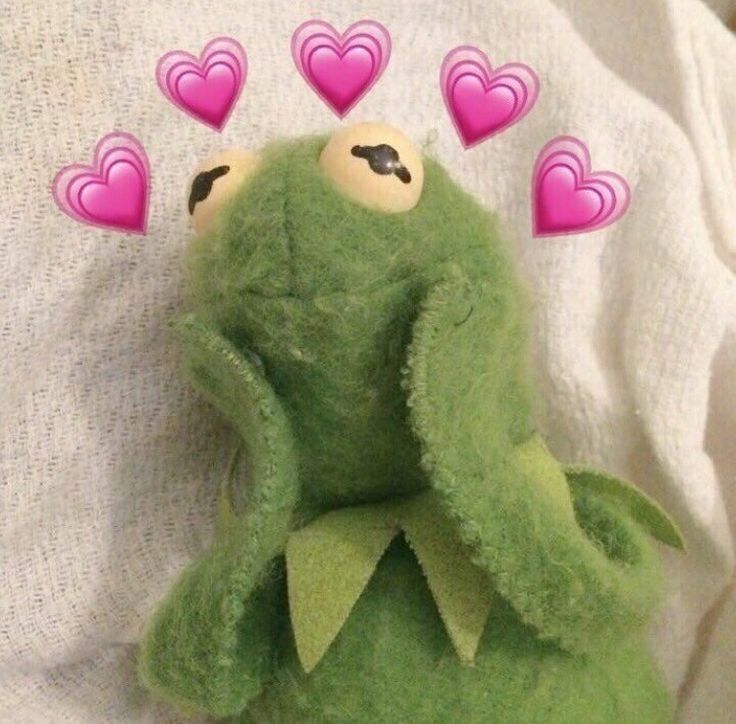 Frog With Hearts Around Him - HD Wallpaper 