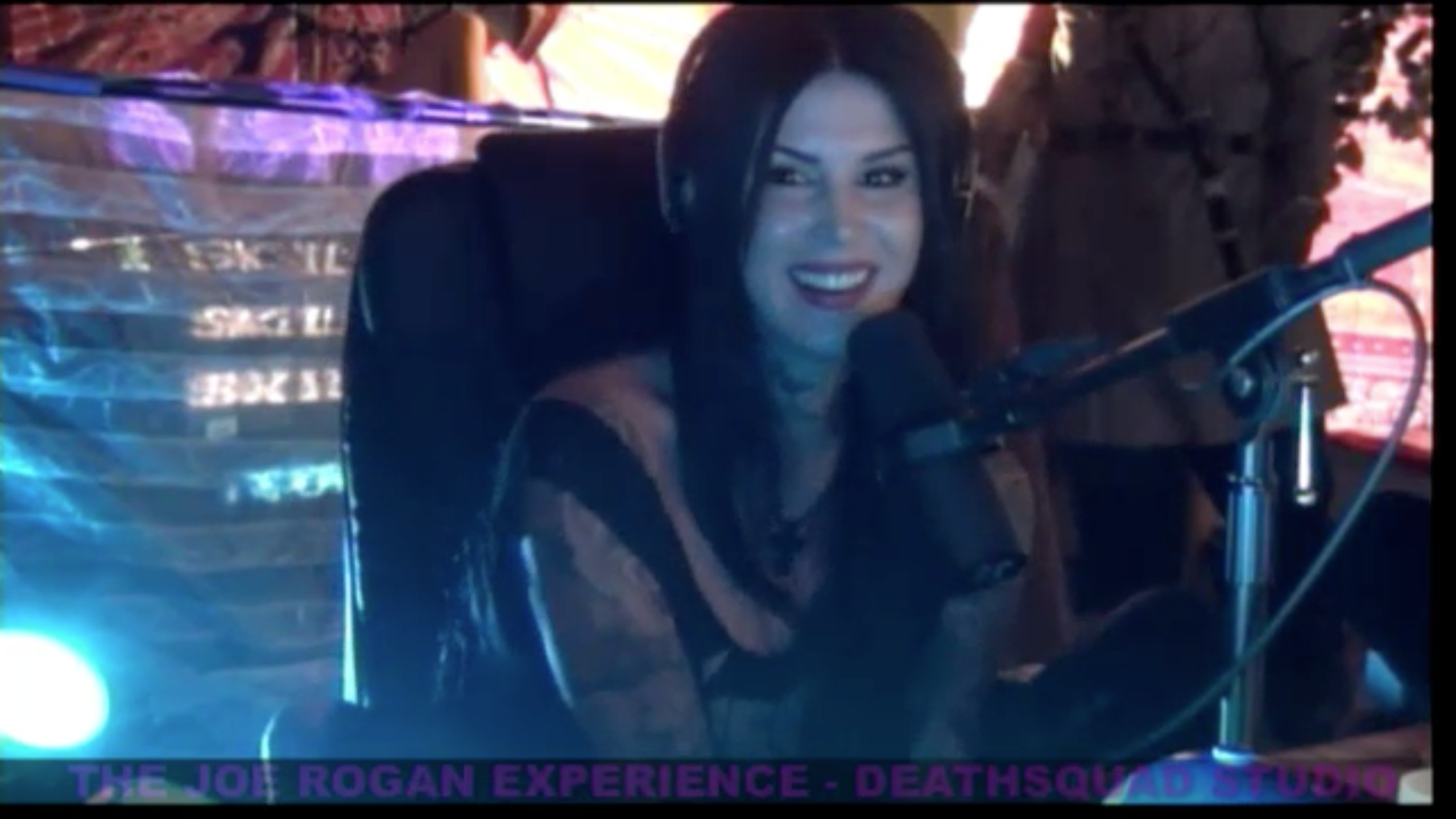 Kat Von D Joe Rogan - HD Wallpaper 