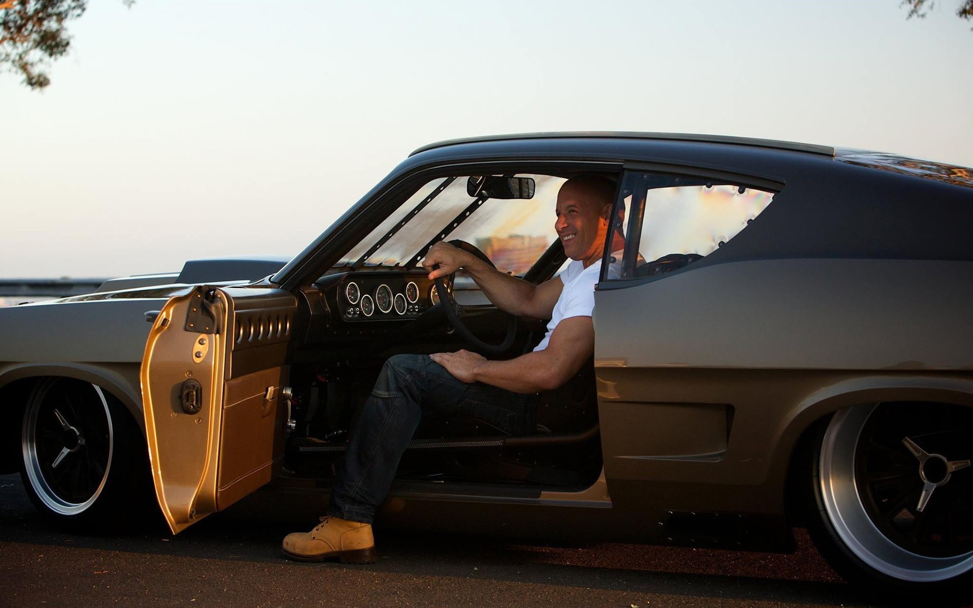 Vin Diesel With Car - HD Wallpaper 