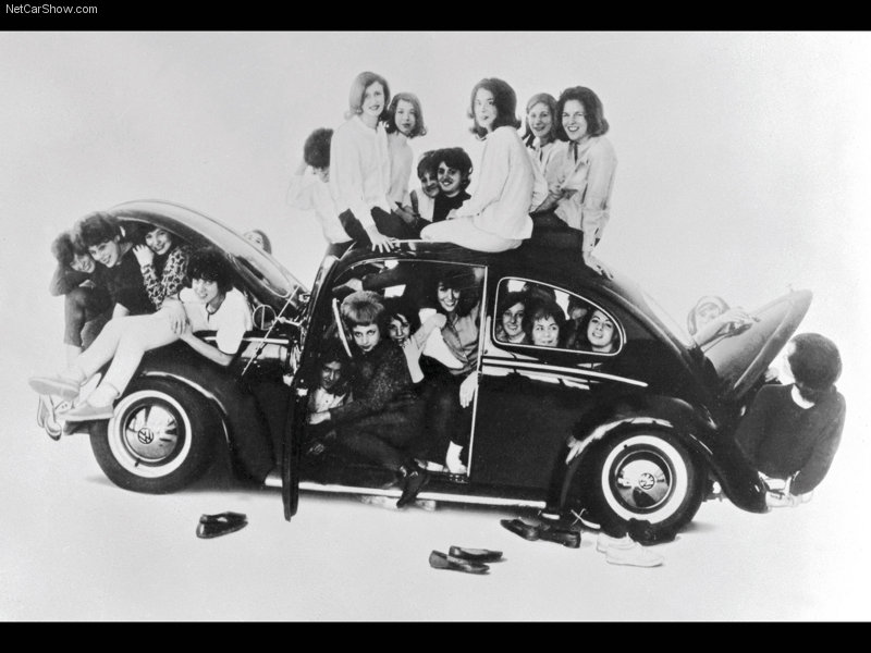 People In Vw Beetle - HD Wallpaper 