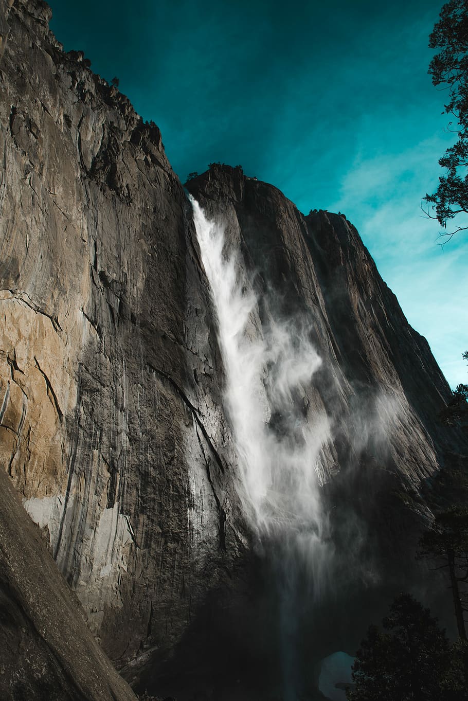 Cliff With Waterfalls, Angel Falls, Venezuela, Rock, - Yosemite National Park, Half Dome - HD Wallpaper 